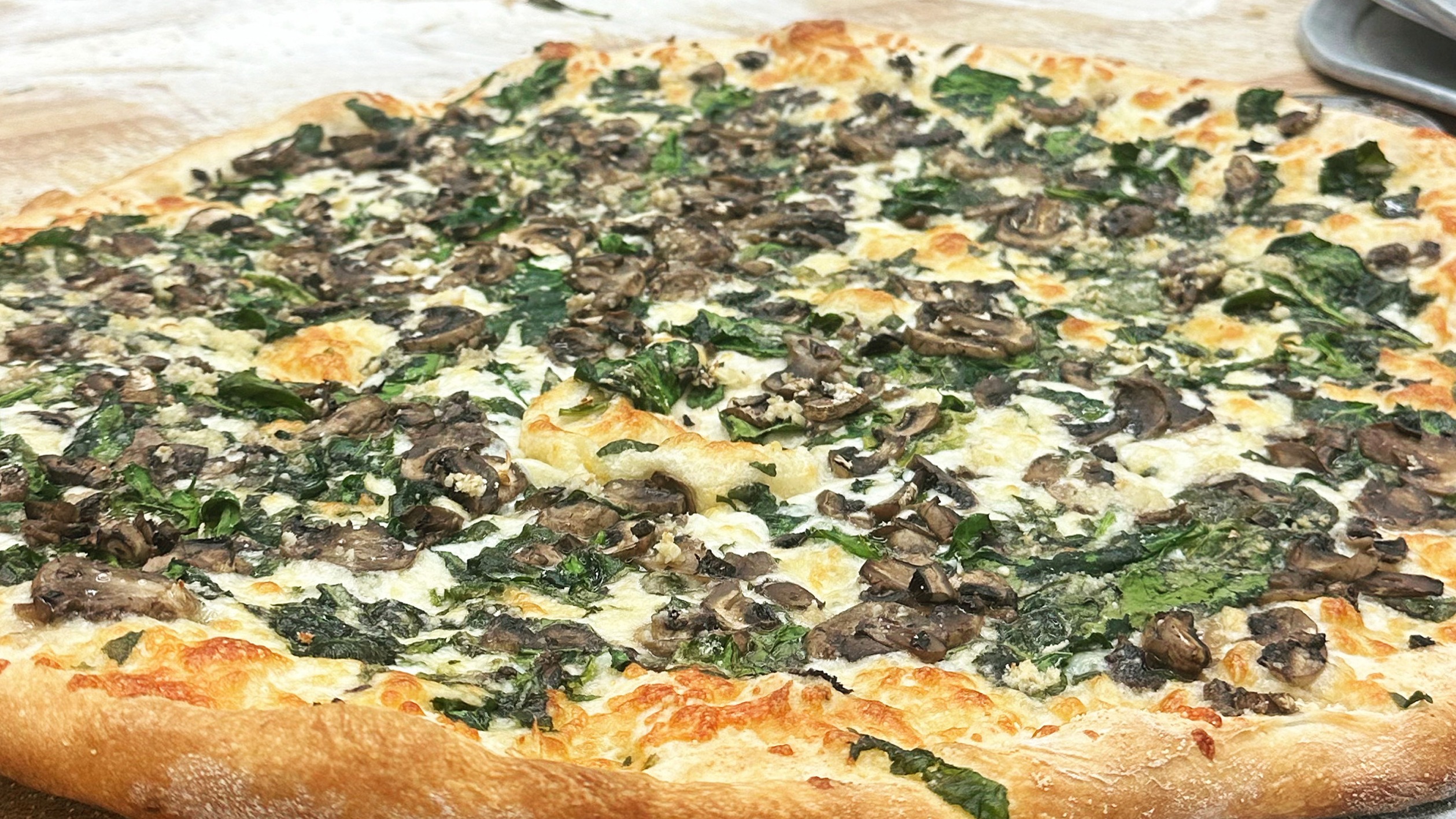 Spinach, Garlic and Mushroom Pizza