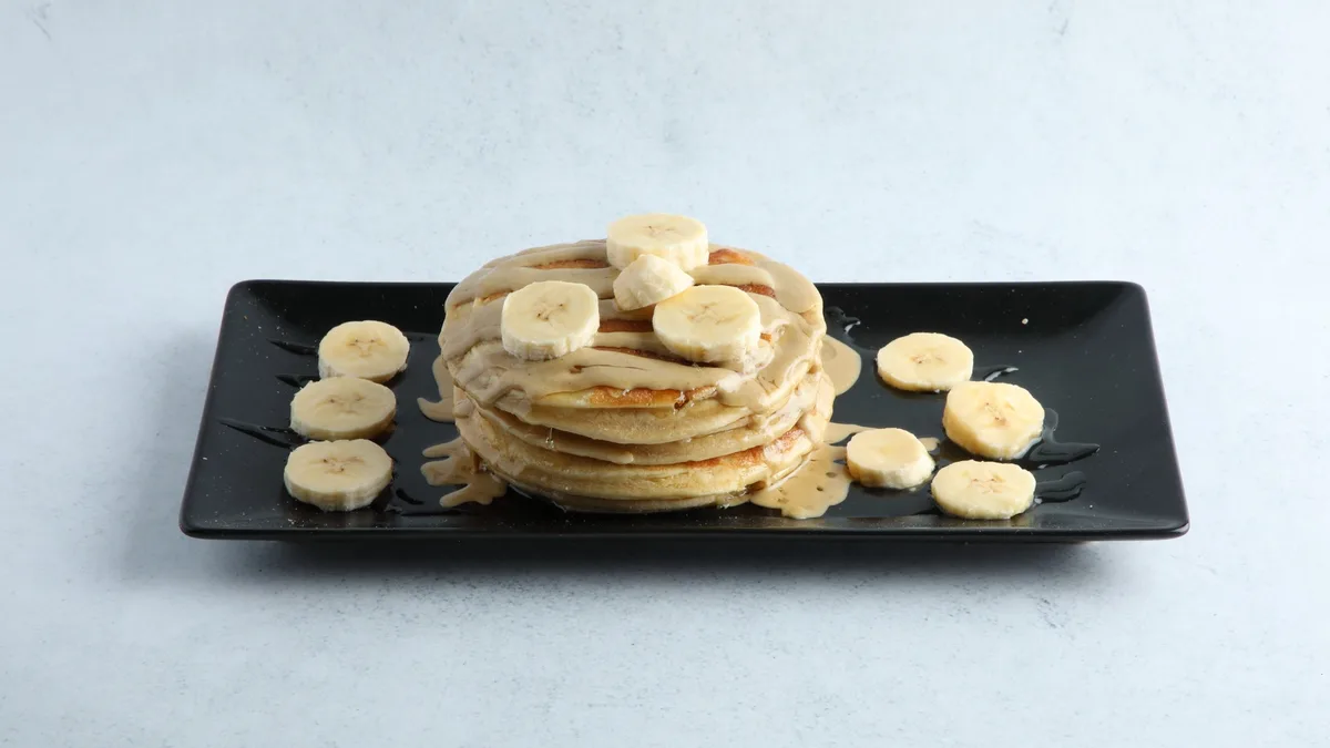 Pancakes με Μέλι, Φυστικοβούτυρο και Μπανάνα