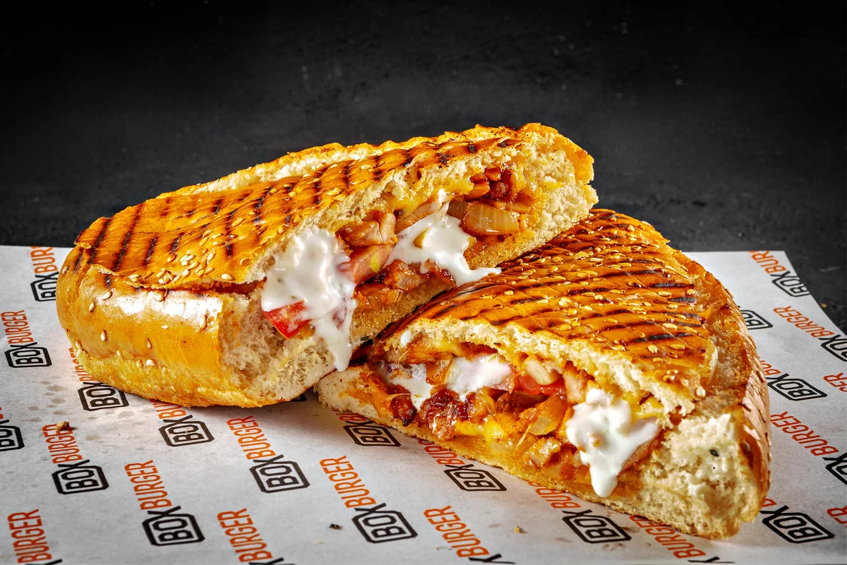 Куриный  донер в батоне Chicken doner in a loaf