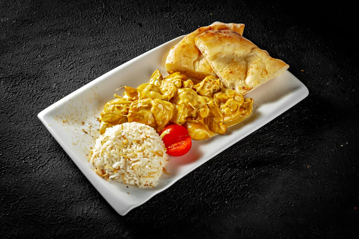 Курица в соусе карри Chicken in curry sauce