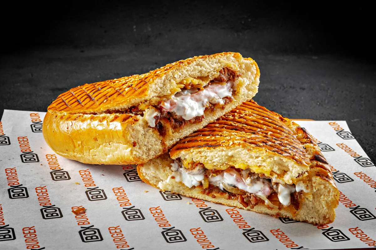 Мясной донер в батоне Meat doner in a loaf