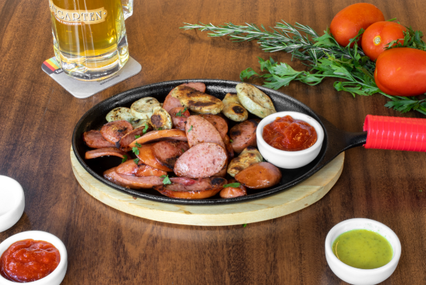 Salsichas Cervela e Weisswurst Fatiadas