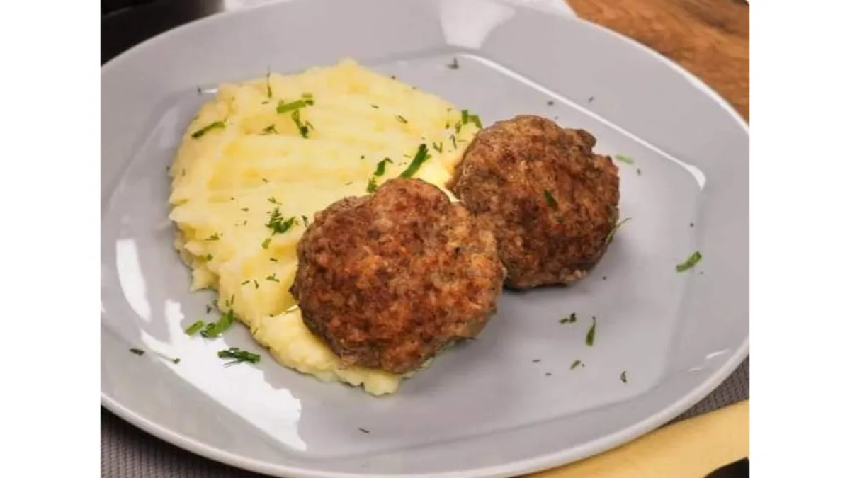 Puree with Beef Cutlet