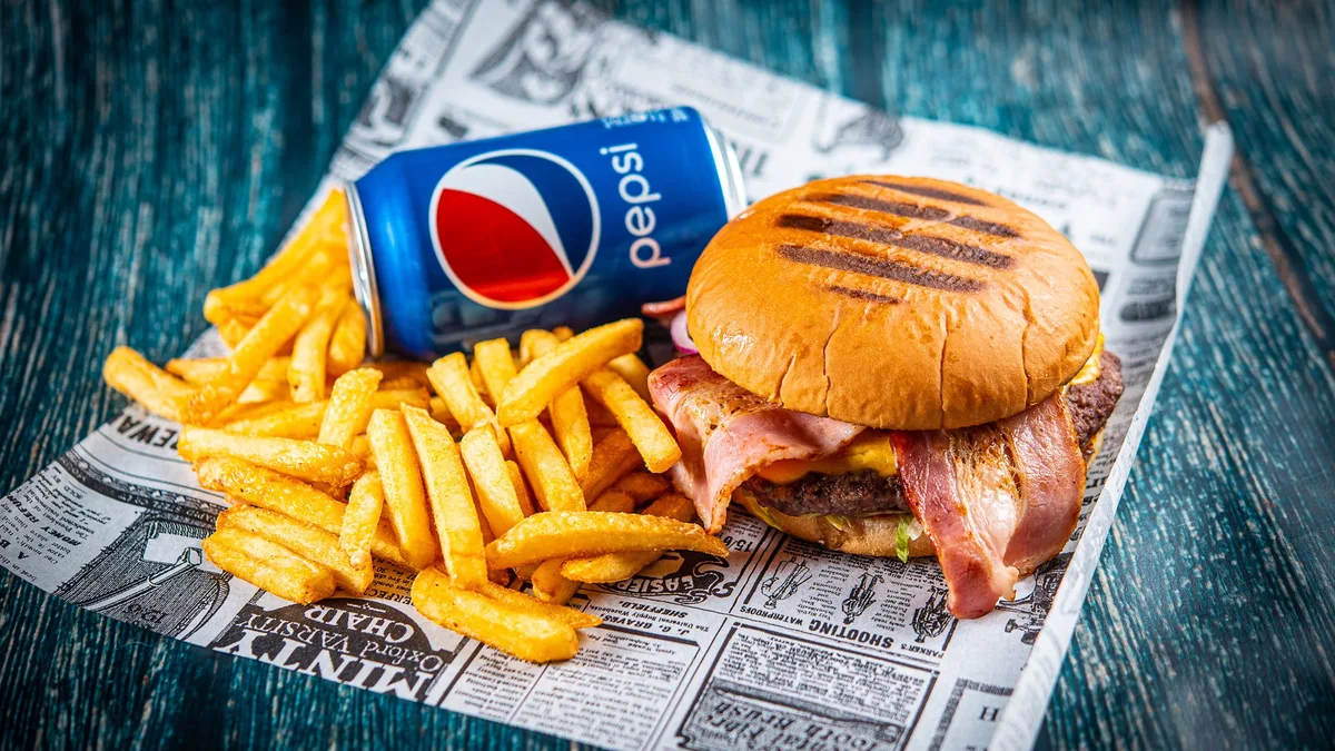 Baconator munaga eine (friikartul + karastusjook)