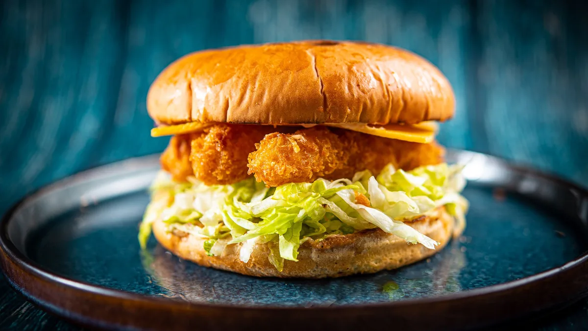 Krõbe kuningkrevettide burger