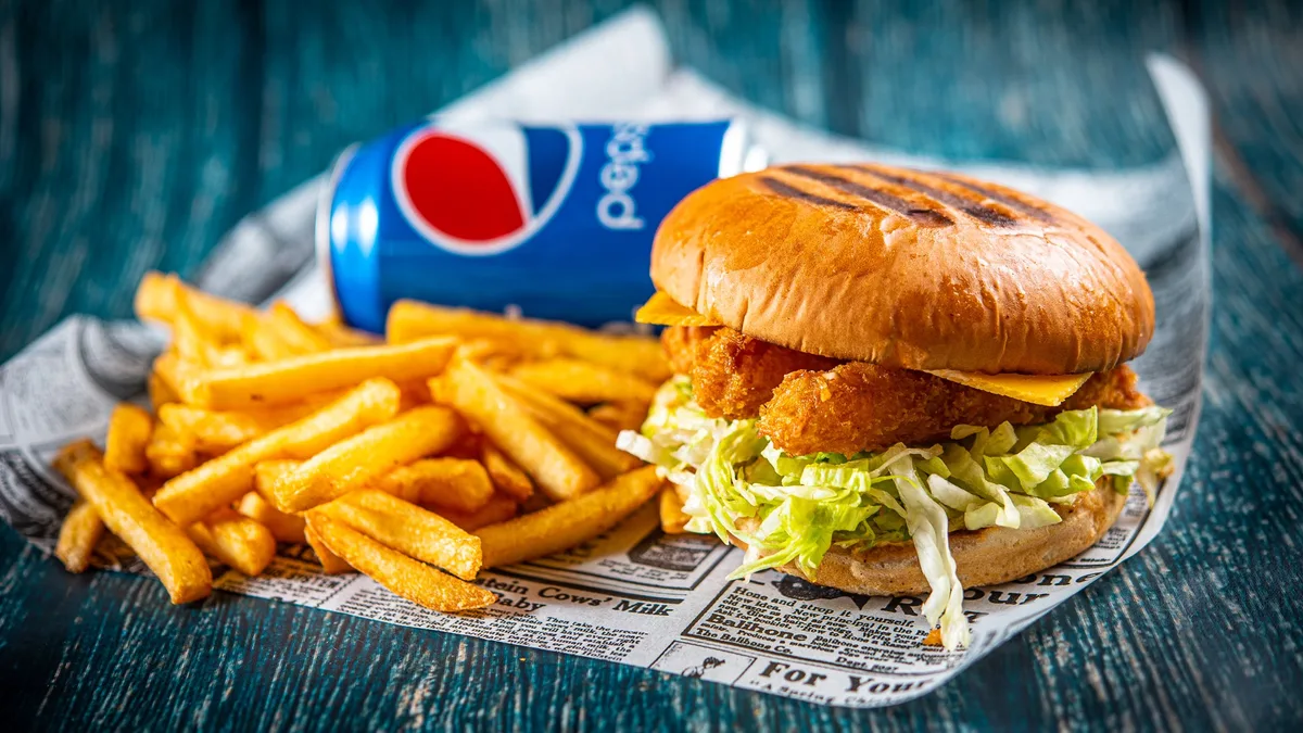 Krõbe kuningkrevettide burgeri eine