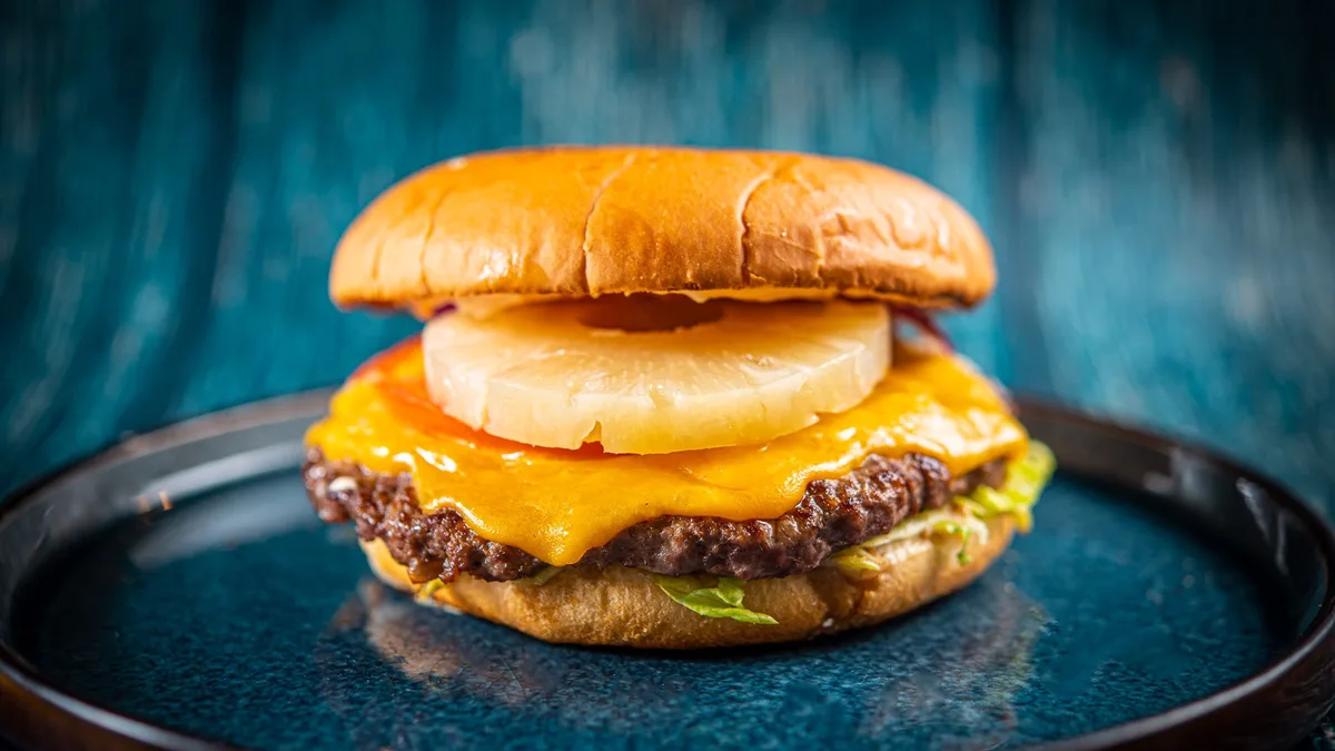 Veiselihaburger ananassiga