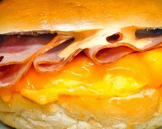 Kaiser Roll, Ham, Egg, and Cheddar