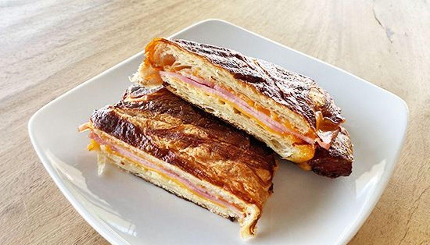 Cretzel HamandCheese Melt