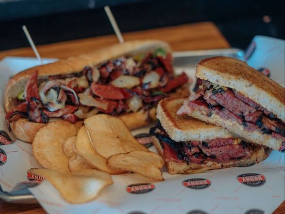 Hot Medium Box 15 Sandwiches