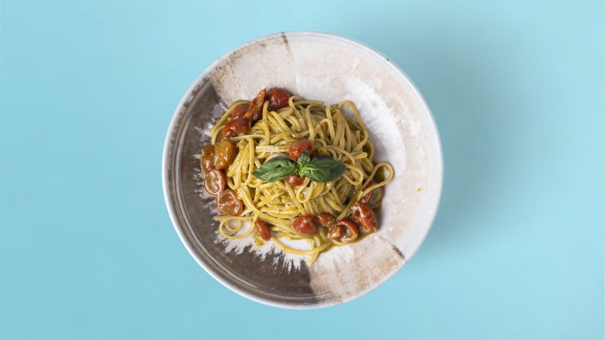 Linguine me Pomodori and Borzilok