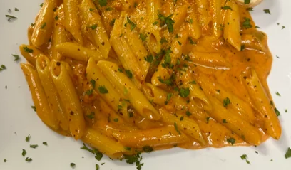 Penne alla vodka w/chicken