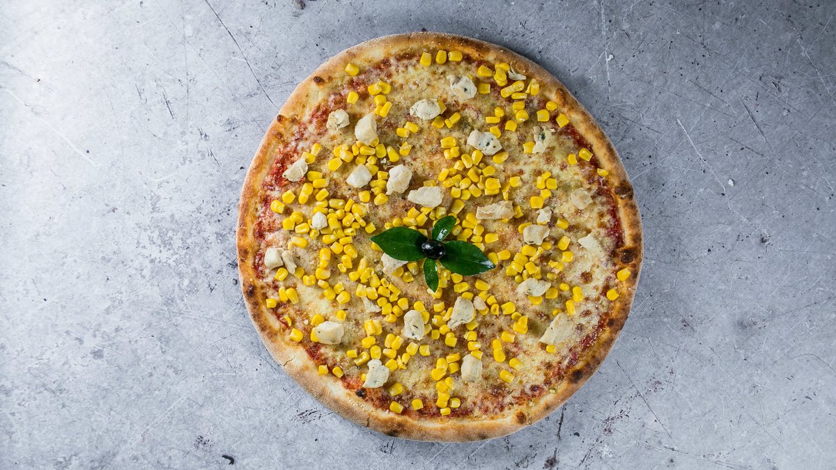 Pizza cu piept de pui