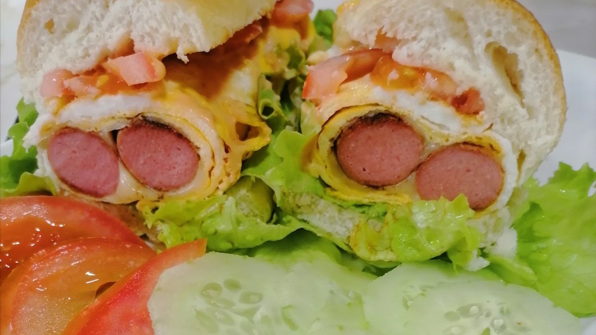 Omlet hot dog u kifli