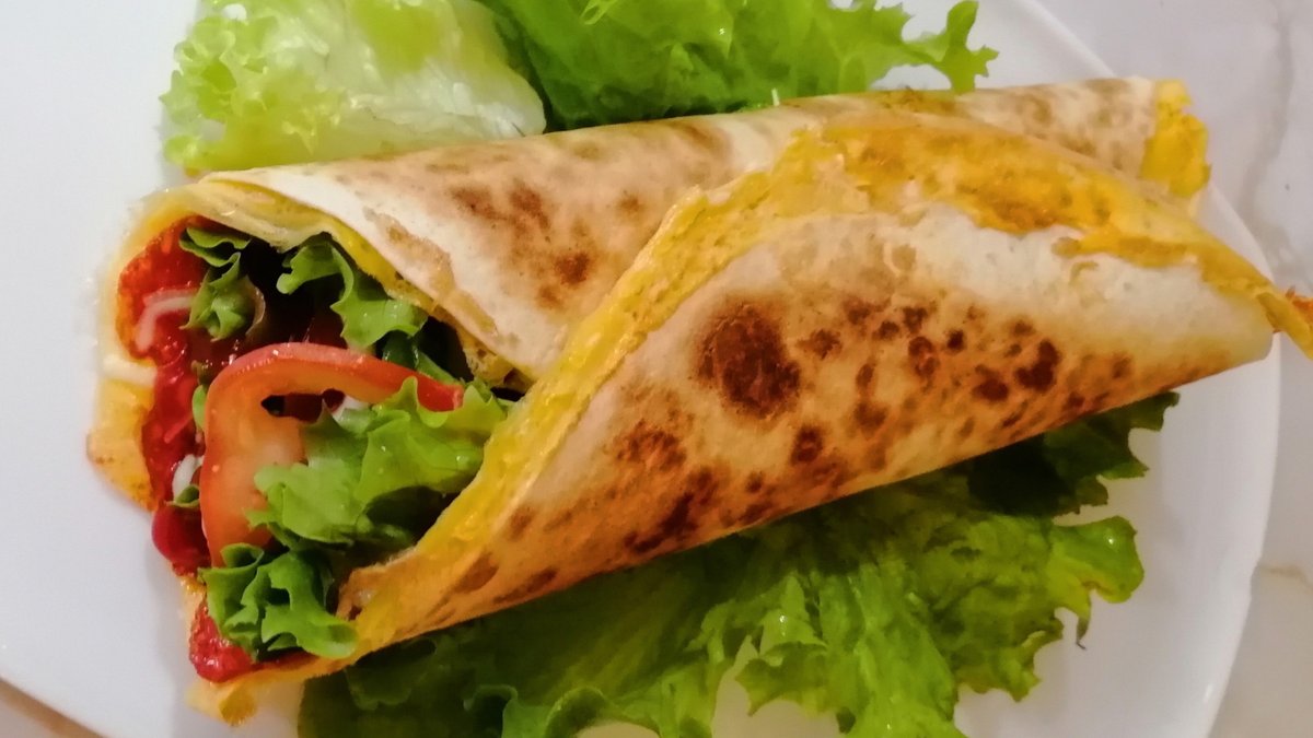 Omlet sa kulenom i kačkavaljem u tortilji XL