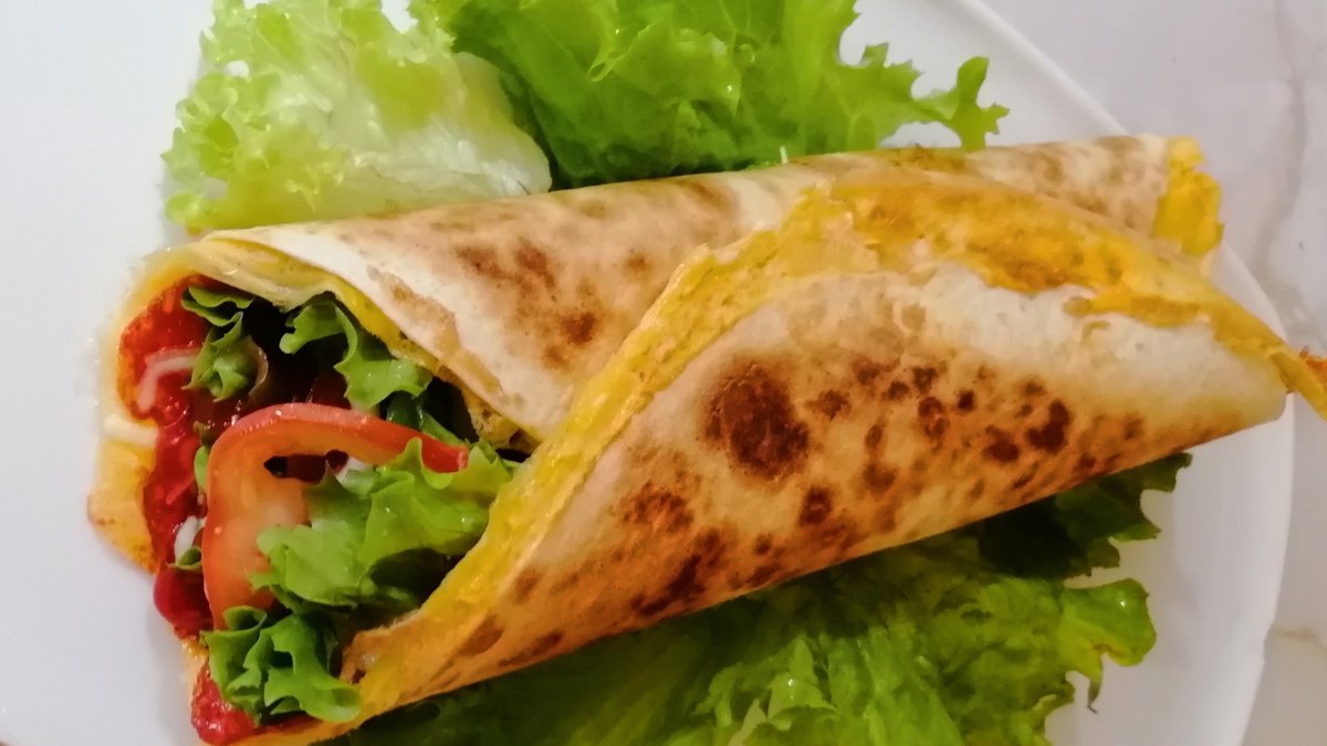 Omlet sa kulenom i kačkavaljem u tortilji XXL