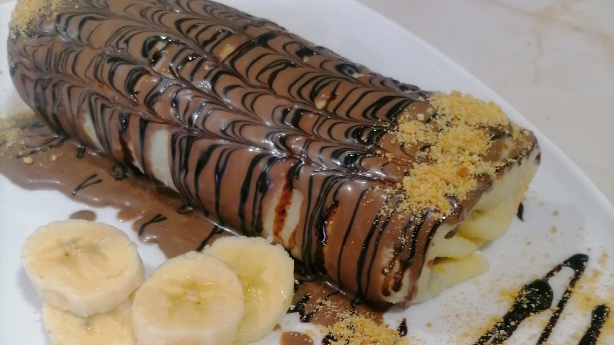 Palačinka plazma u mleku sa šlagom i bananom