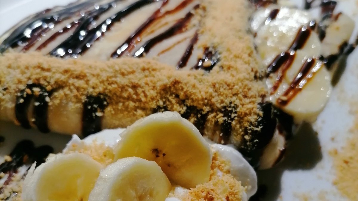 Palačinka sa nutellom, plazmom, bananom i šlagom