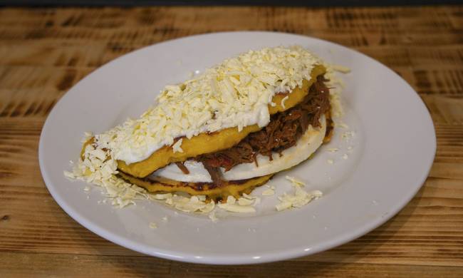 Cachapa con Carne Mechada