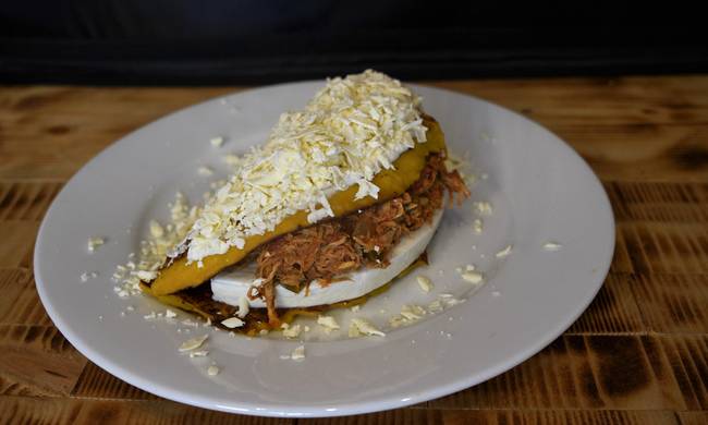 Cachapa con Pollo Mechado