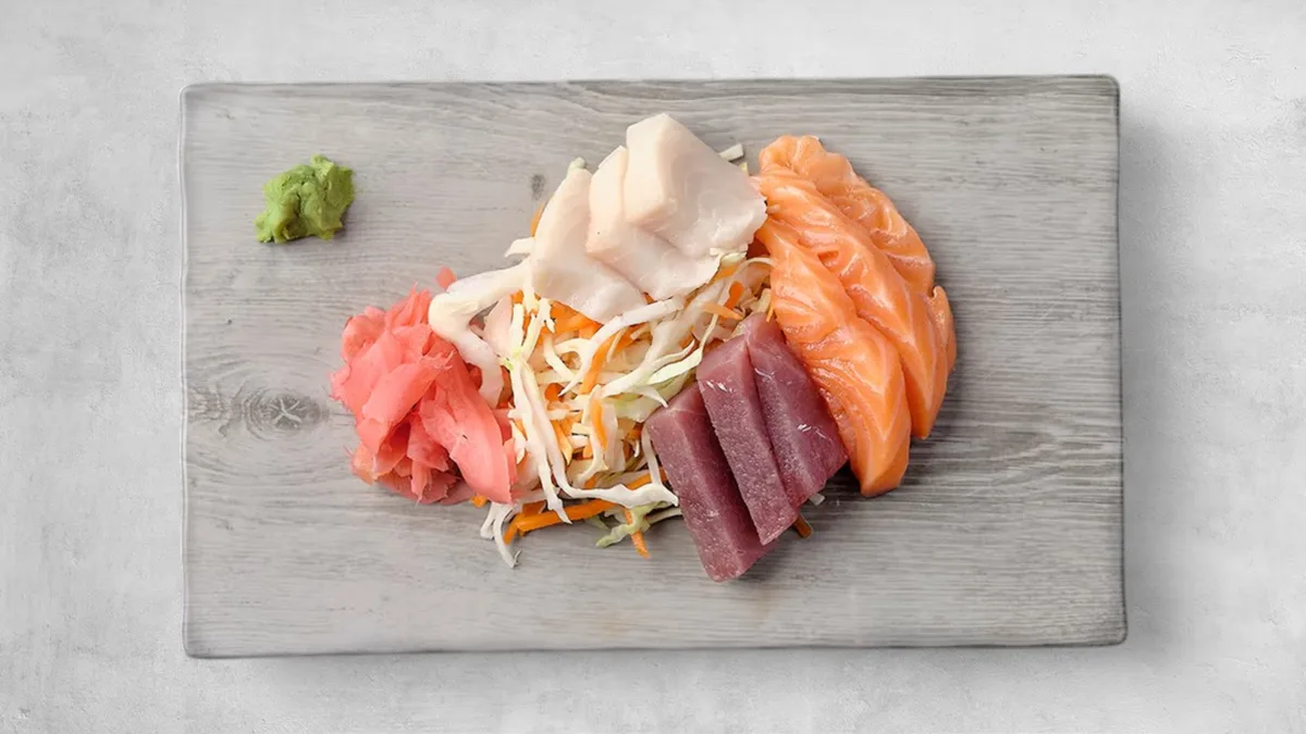 Lazac, vörös tonhal, vajhal sashimi