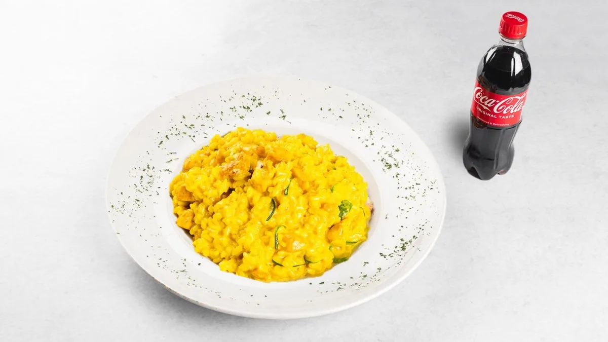 Chicken fillet, zucchini and curry risotto with Coca-Cola 0.5 l