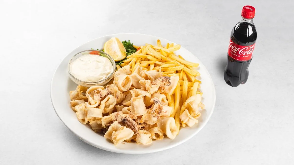 Fried calamari and Coca-Cola 0.5 l