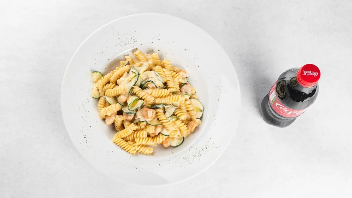Fusilli with homemade sauce and Coca-Cola 0.5 l