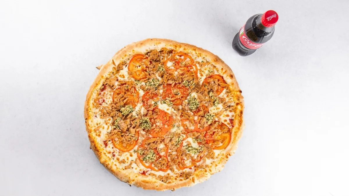 Pizza con tonno and Coca-Cola 0.5 l