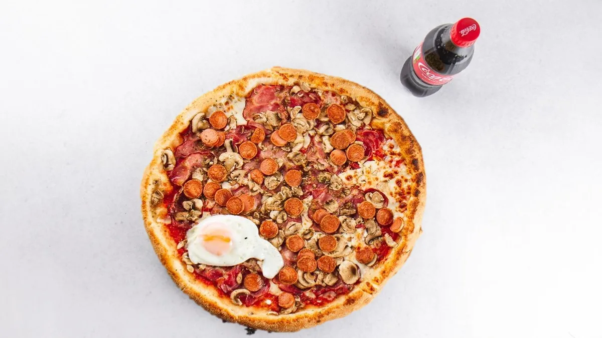 Pizza Seconda Salssica and Coca-Cola 0.5 l