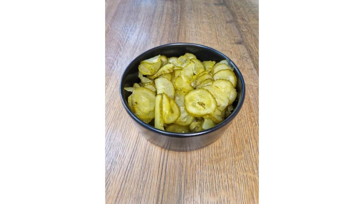 Salată de castraveți murați