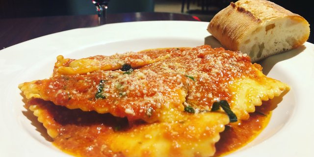 Jumbo Cheese Ravioli Marinara