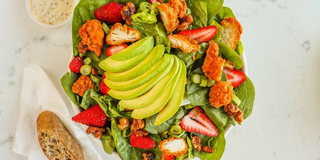 Strawberry, Avocado and Chicken Salad Boxed Lunch