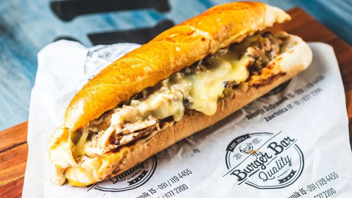 Philly Version Chicken Cheesesteak i pommes frites