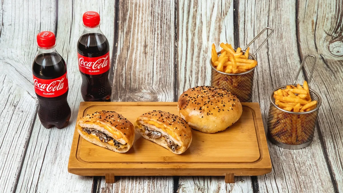 2 x Betro Toyuq Burger + 2 x Kartof Fri + 2 x Coca-Cola 300 ml 🤤