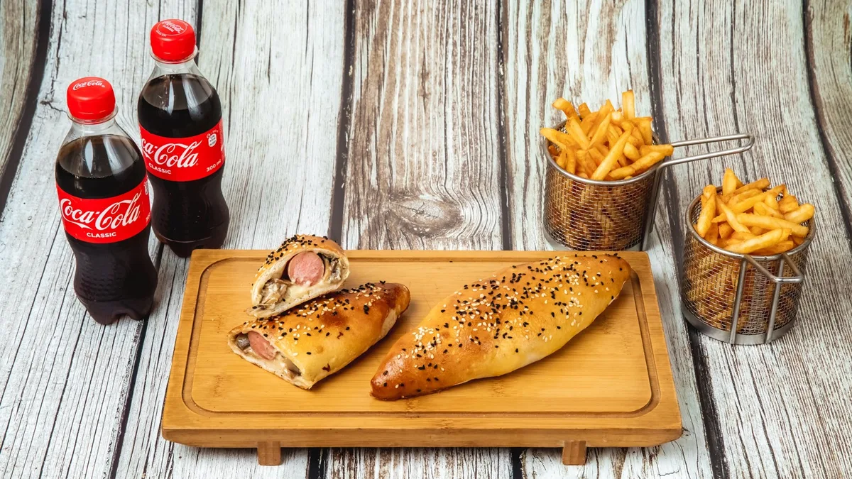 2 x Hot Dog + 2 x Kartof Fri + 2 x Coca-Cola 300 ml  😍