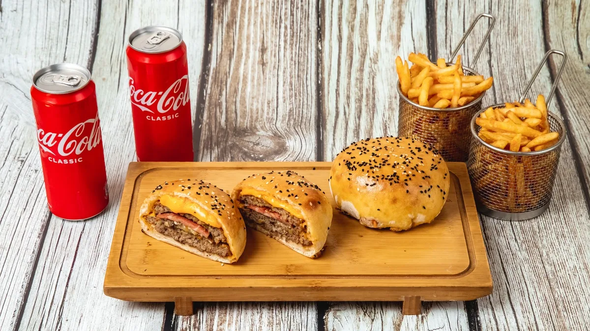 2 x Özəl Betro Burger + 2 x Kartof Fri + 2 x Coca-Cola 330 ml 🤩