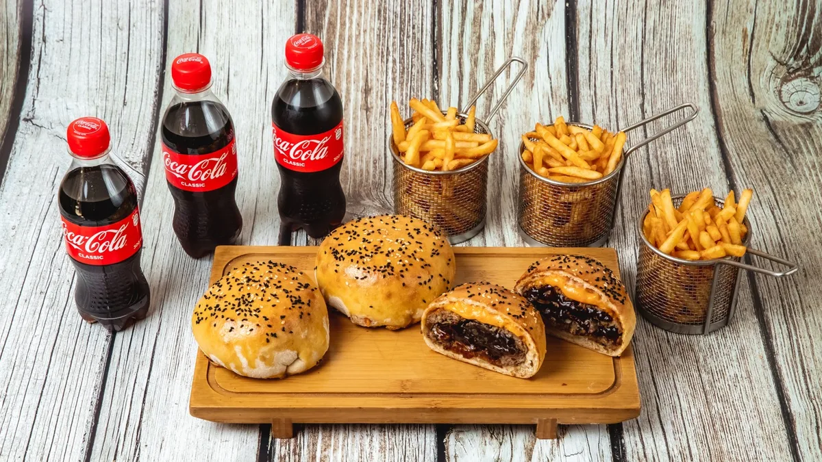 3 x BBQ Betro Burger + 3 x Kartof Fri + 3 x Coca-Cola 300 ml 😍