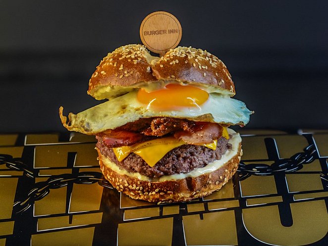 Kevin Bacon Savage Burger