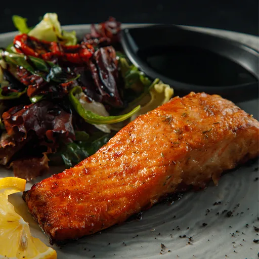 Pishirilgan forel bifteki