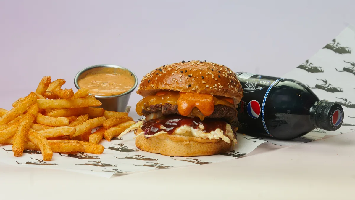 BBQ med  fries, Dip og Drikke