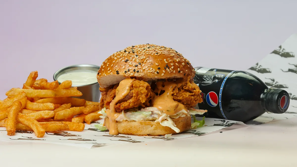 Classic Chicken med  fries, Dip og Drikke