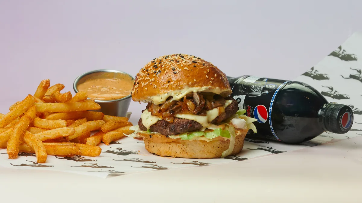 Royal Blue med fries, Dip og Drikke