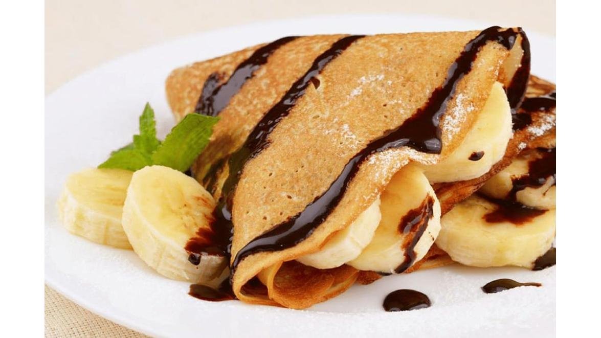 Clatite cu ciocolata, banane si biscuiti