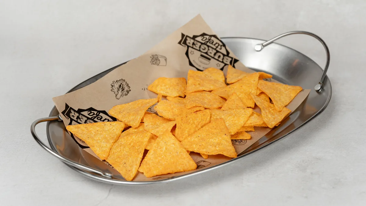 Nachosy chilli z 2 dipami