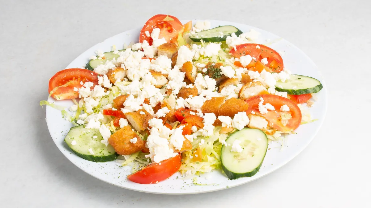 Hähnchenbrust Salat mit Weichkäse