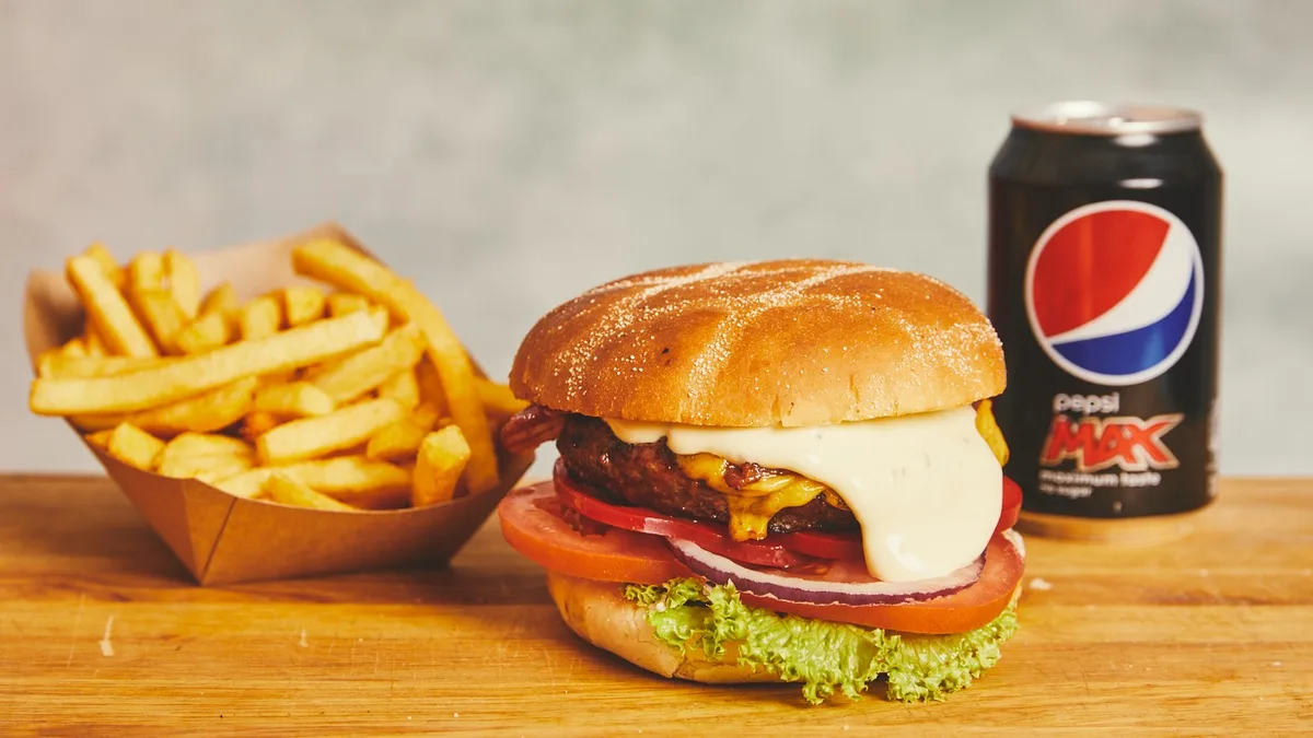 Baconnaise burgermenu  + en valgfri gratis snack!