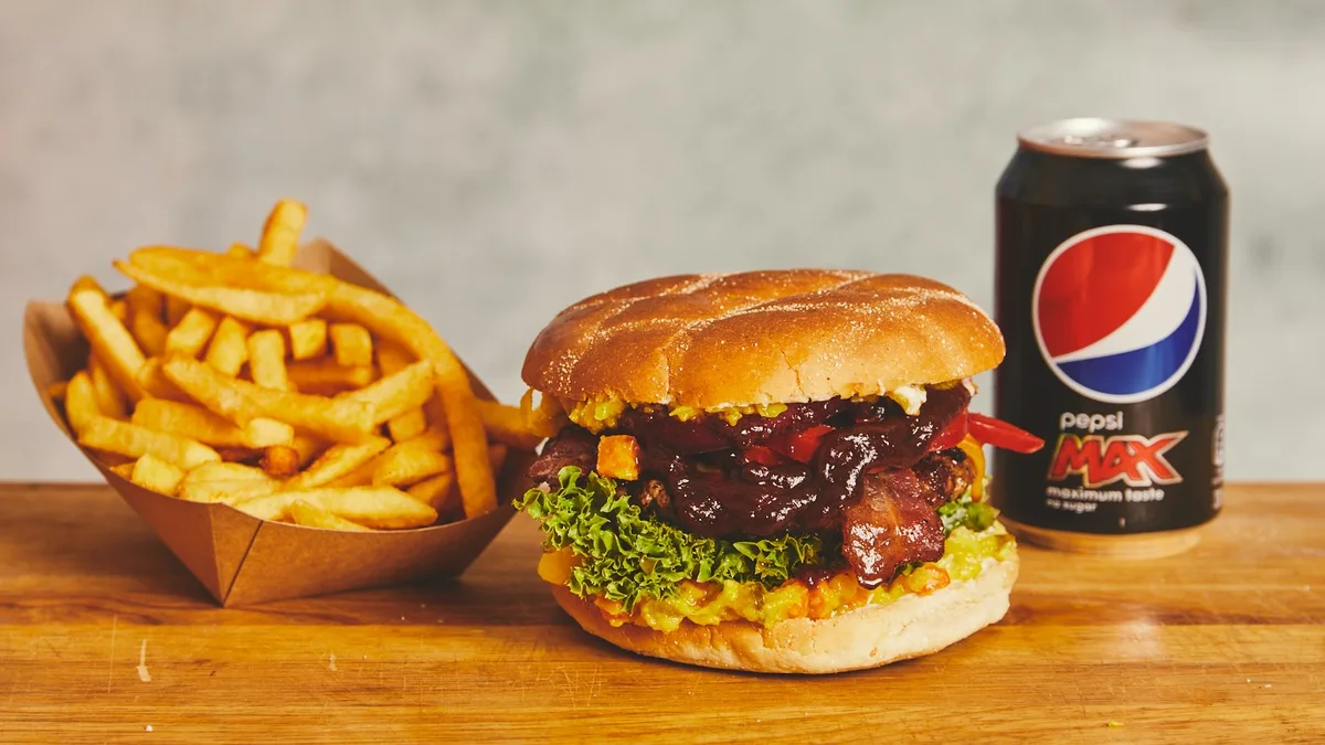 BBQ burgermenu + en valgfri gratis snack!