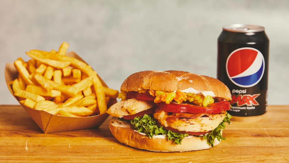 Chicken Filet burgermenu + en valgfri gratis snack!