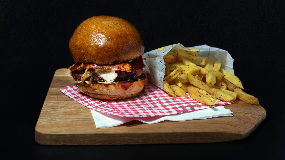 BBQ Burger (fries included) 480g